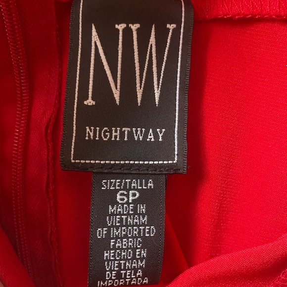 Red Gown NightWay 6P - Picture 4 of 4
